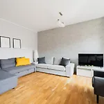 Big Old Town - 3 Rooms- 7 People-lift- Near Town Hall *