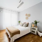 Big Old Town - 3 Rooms- 7 People-lift- Near Town Hall *